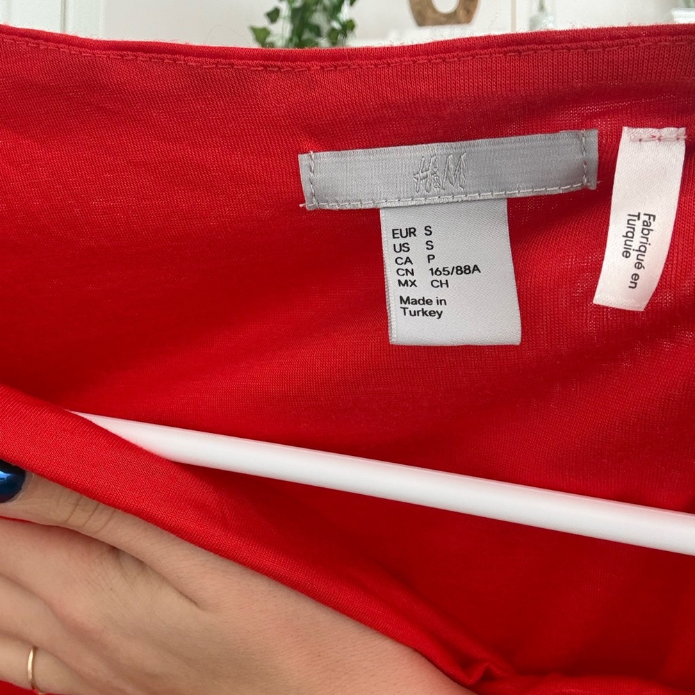H&M Red Ruched Off-Shoulder Top – S - Picture 4 of 4